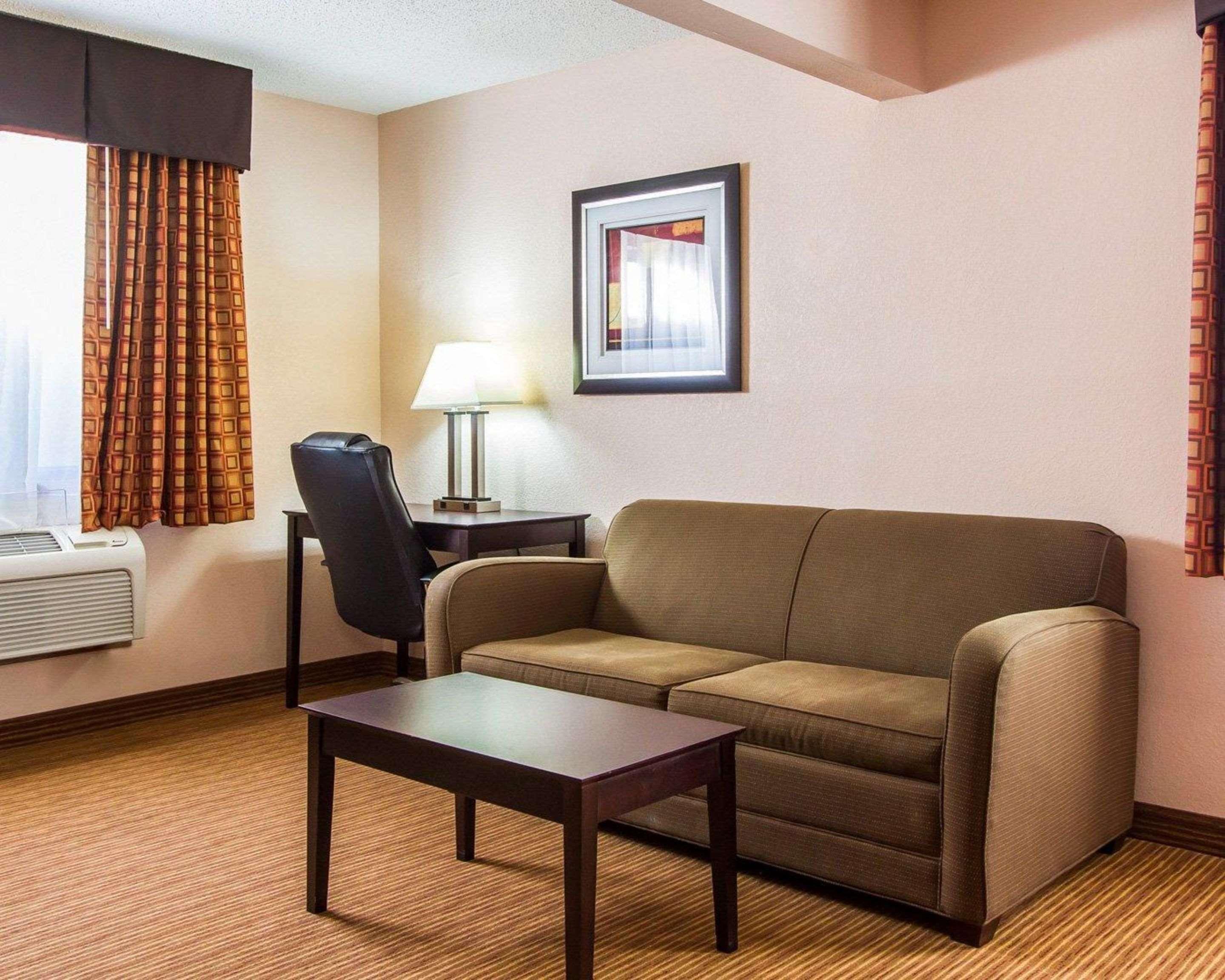 Quality Inn & Suites Ottumwa North Exterior foto
