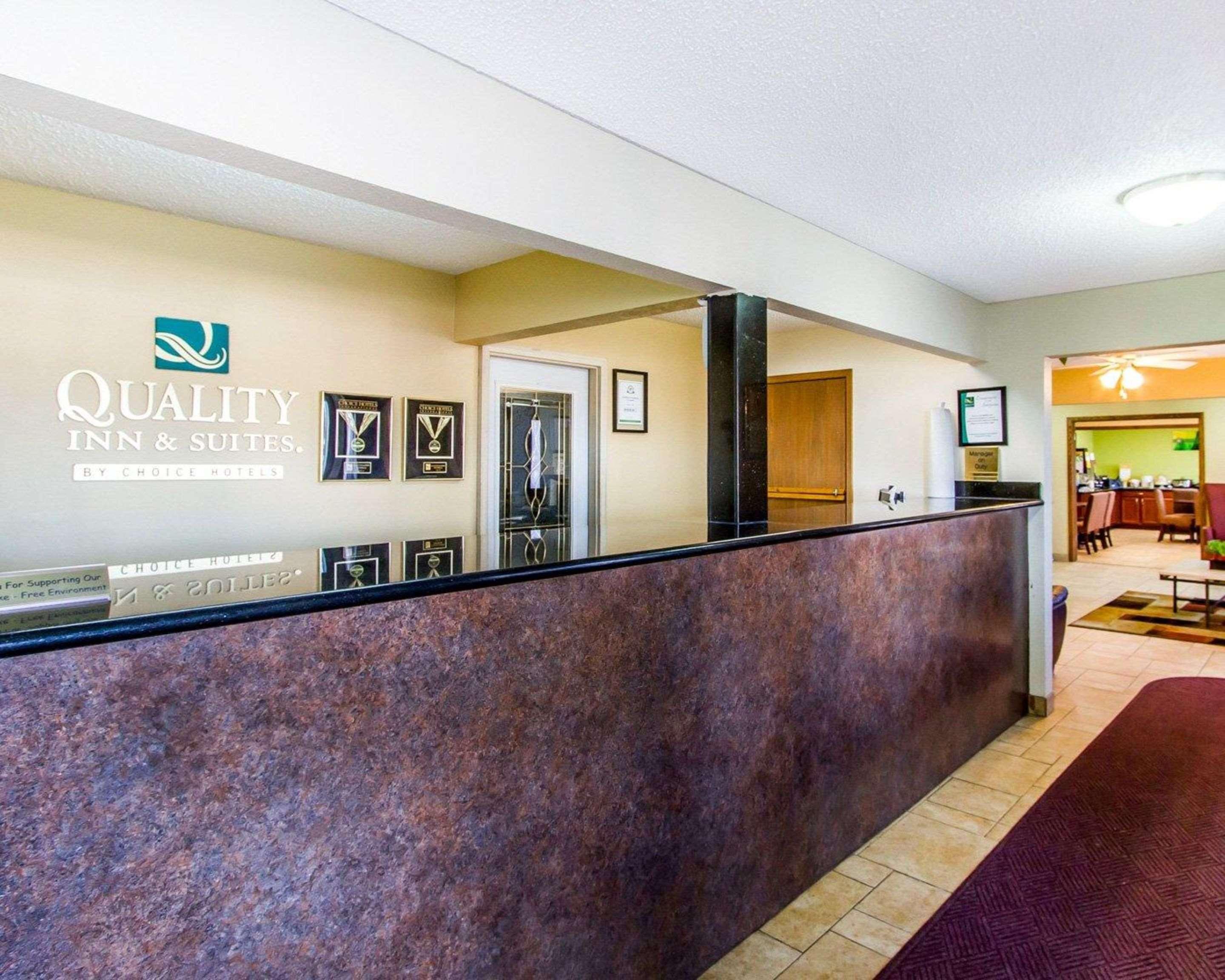 Quality Inn & Suites Ottumwa North Exterior foto