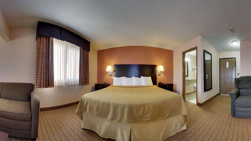 Quality Inn & Suites Ottumwa North Exterior foto