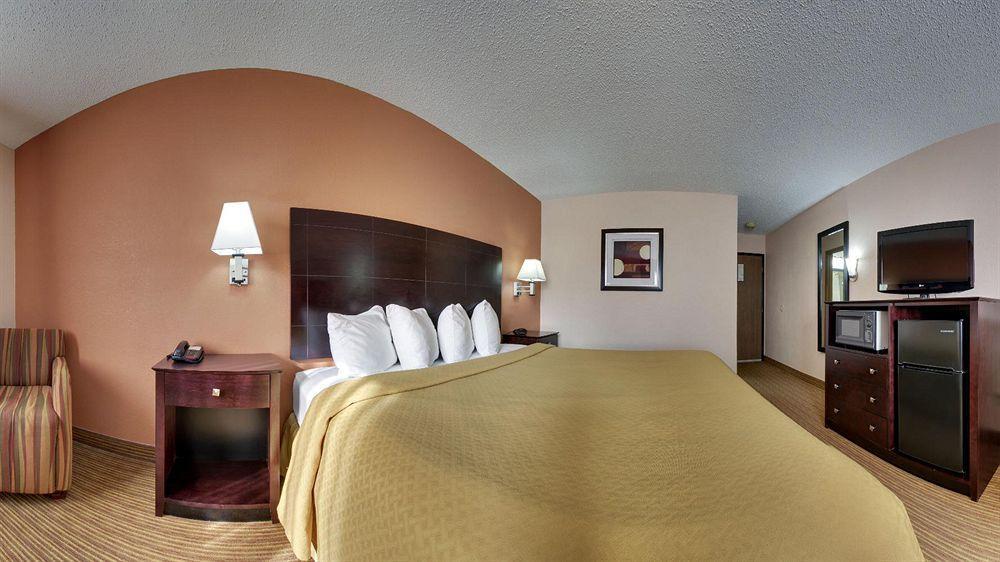 Quality Inn & Suites Ottumwa North Exterior foto