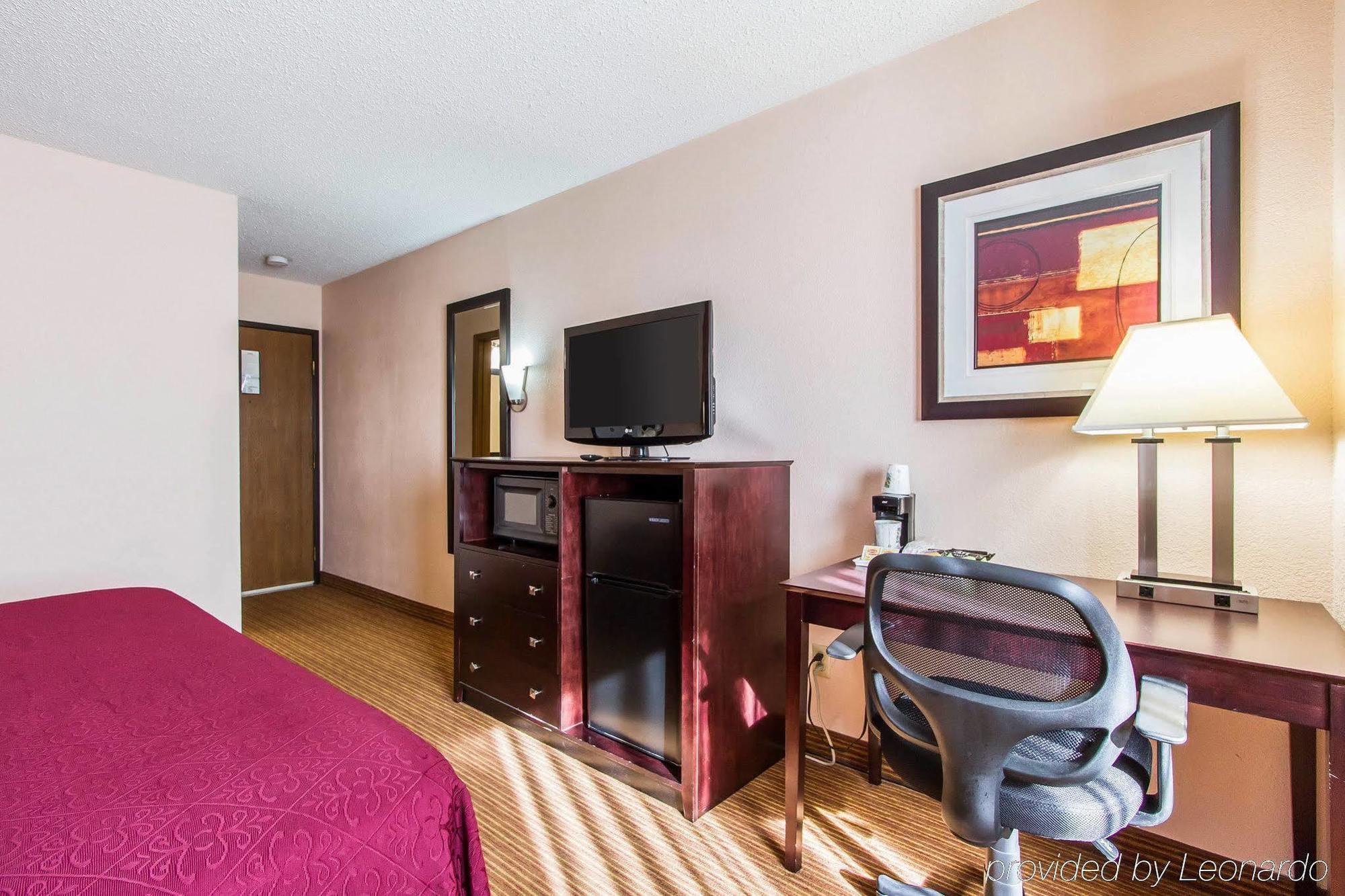 Quality Inn & Suites Ottumwa North Exterior foto