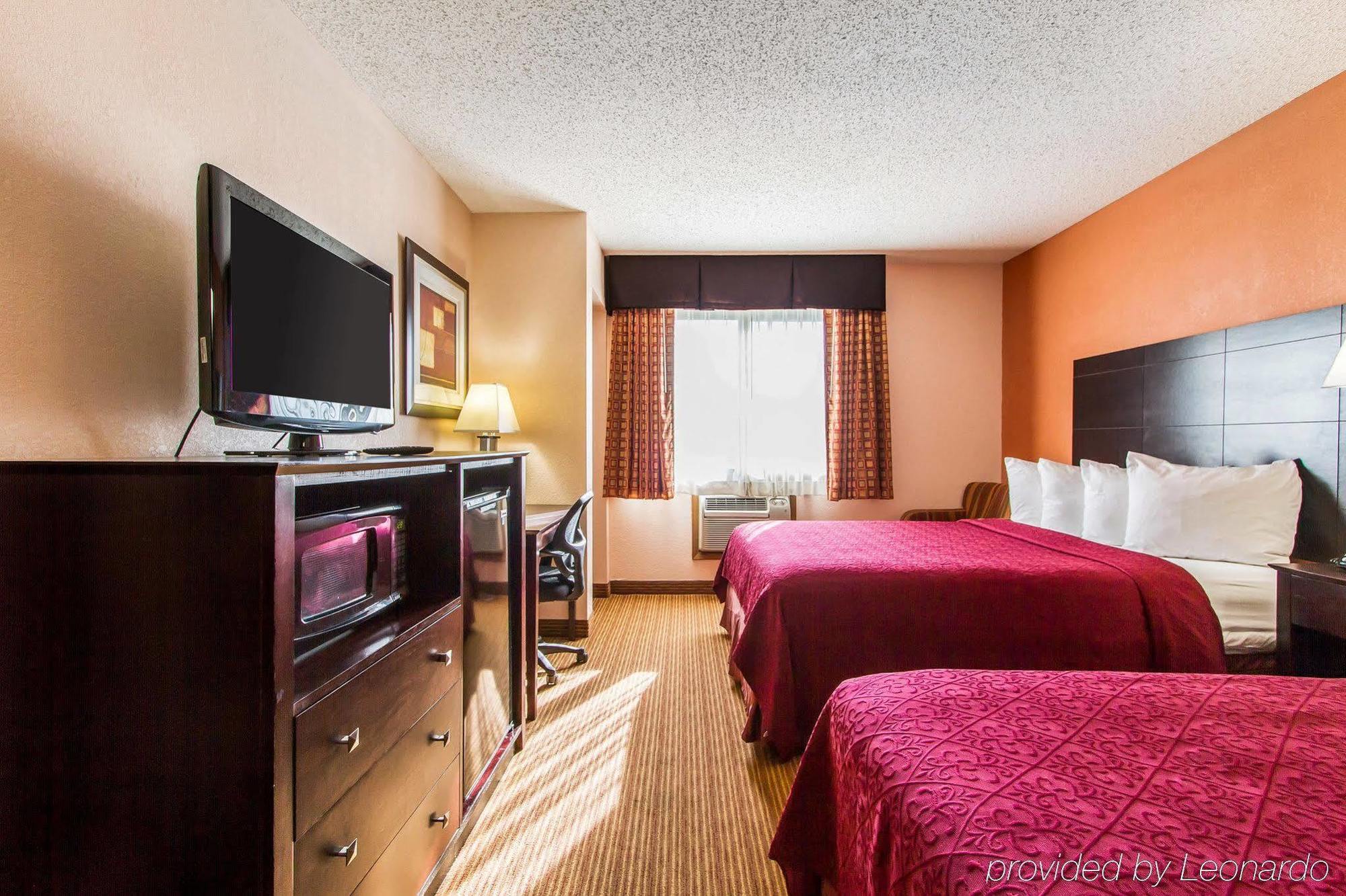 Quality Inn & Suites Ottumwa North Exterior foto