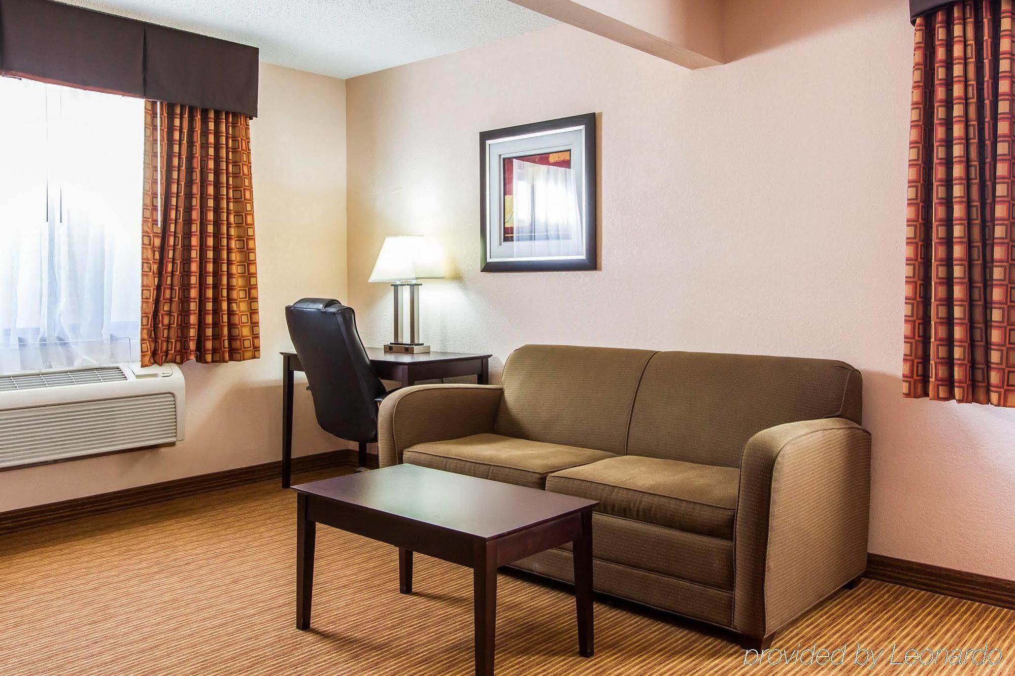 Quality Inn & Suites Ottumwa North Exterior foto