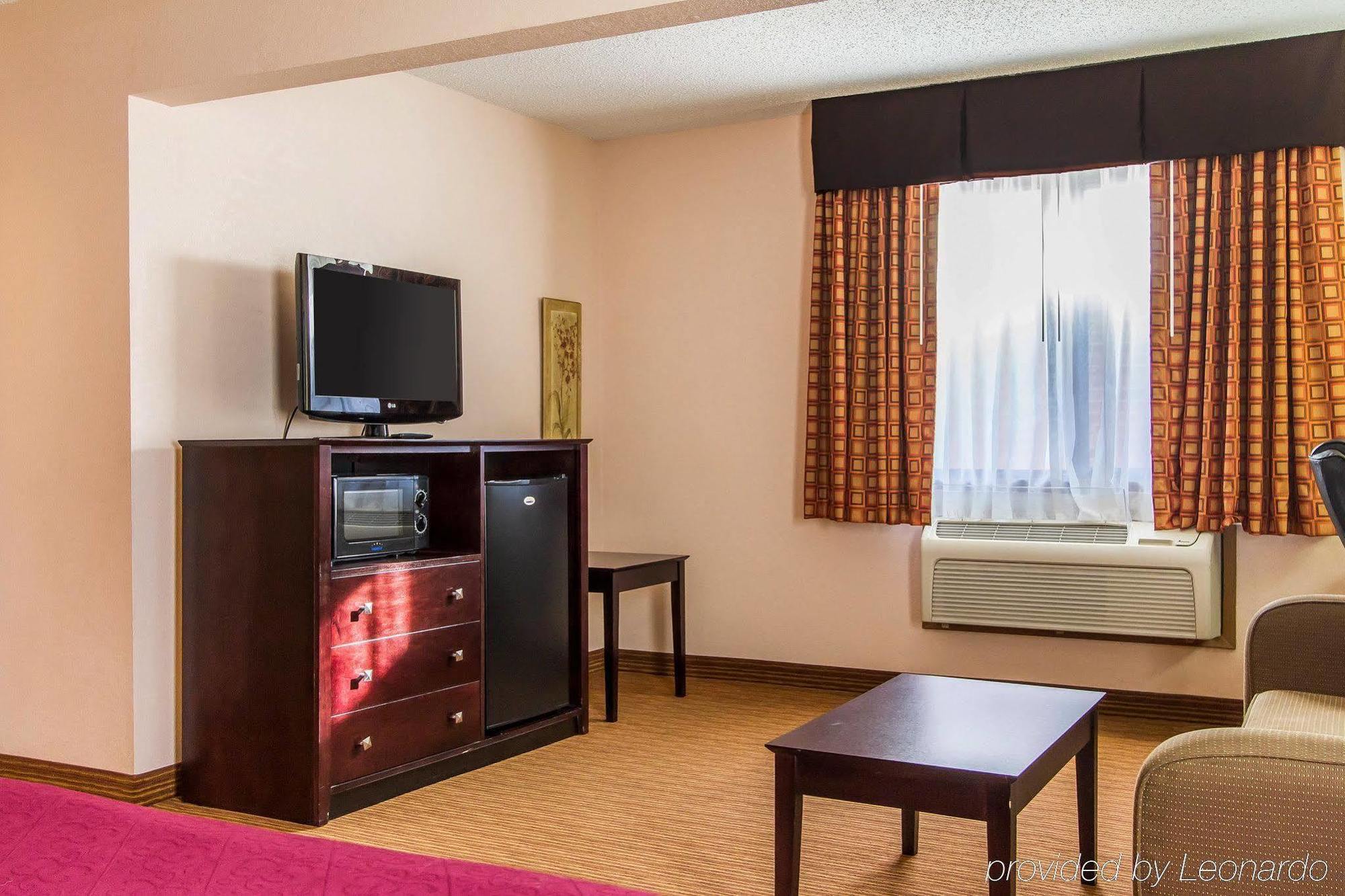 Quality Inn & Suites Ottumwa North Exterior foto