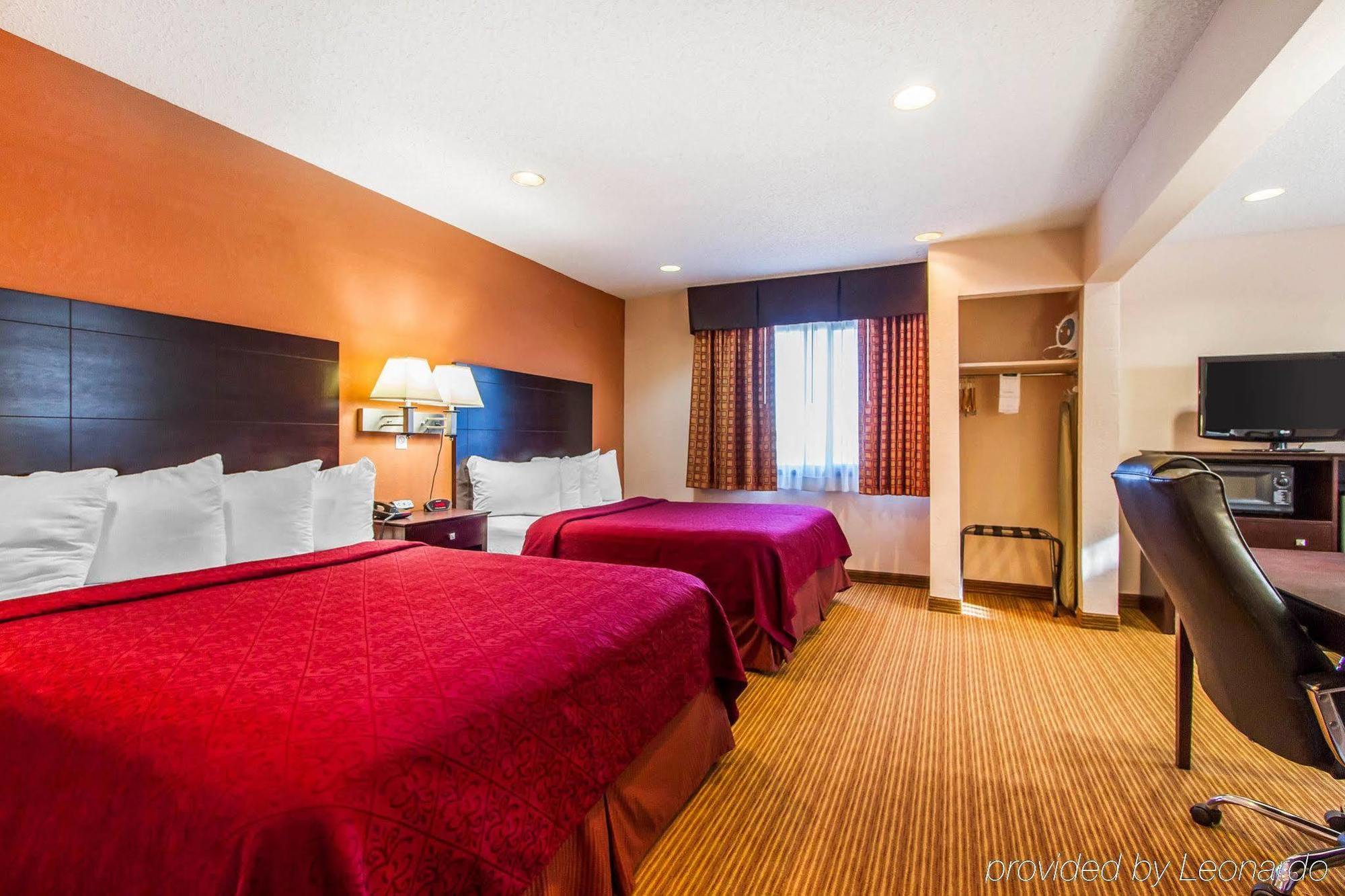 Quality Inn & Suites Ottumwa North Exterior foto